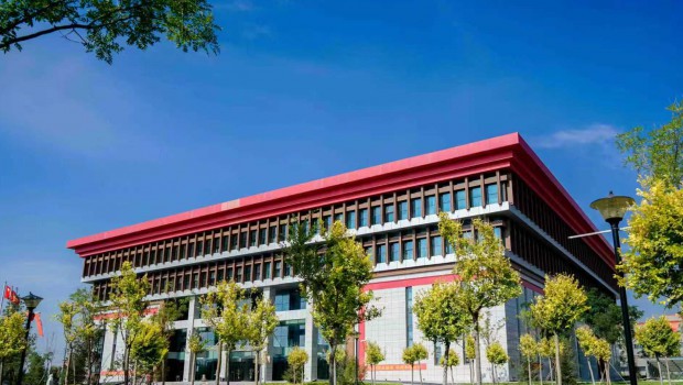 4月1日，甘肅藥業(yè)集團(tuán)黨委書記、董事長周榮，黨委副書記、總經(jīng)理竇生銘一行率隊赴上海市第一人民醫(yī)院酒泉醫(yī)院（酒泉市人民醫(yī)院..